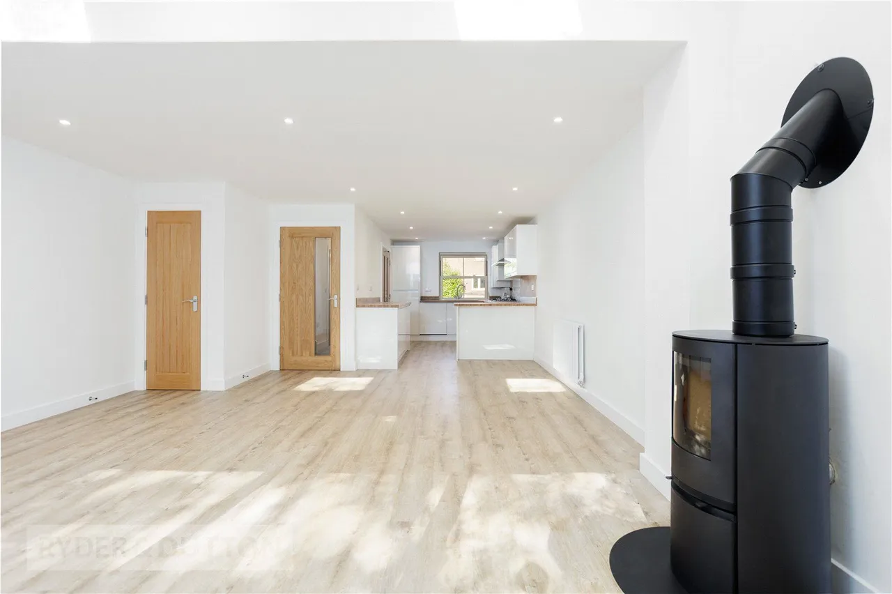 Huddersfield Road, Millbrook, SK15, photo 6