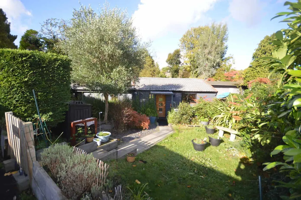 2 bed house for sale, Taggs Island, Hampton, TW12