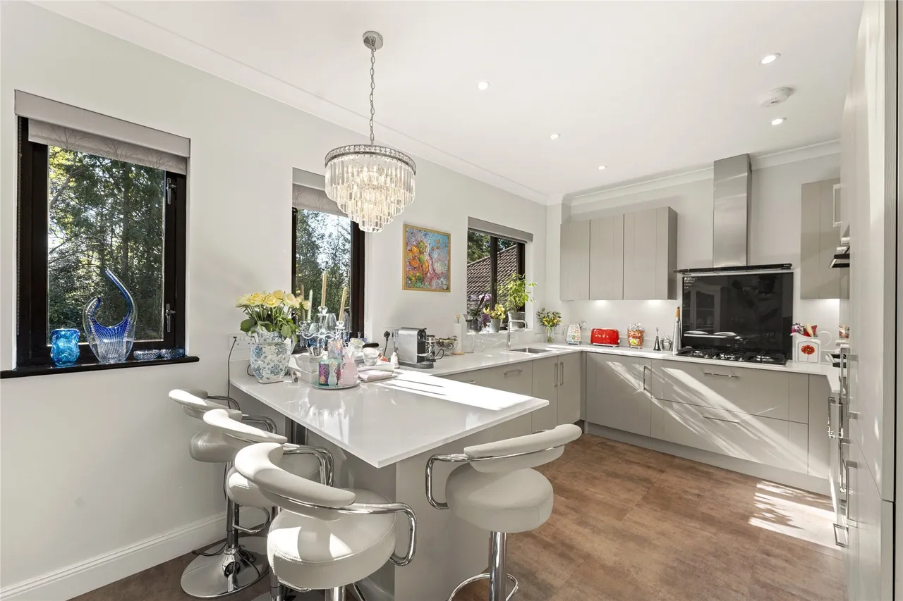 2 bed flat for sale, The Gables, Oxshott, KT22