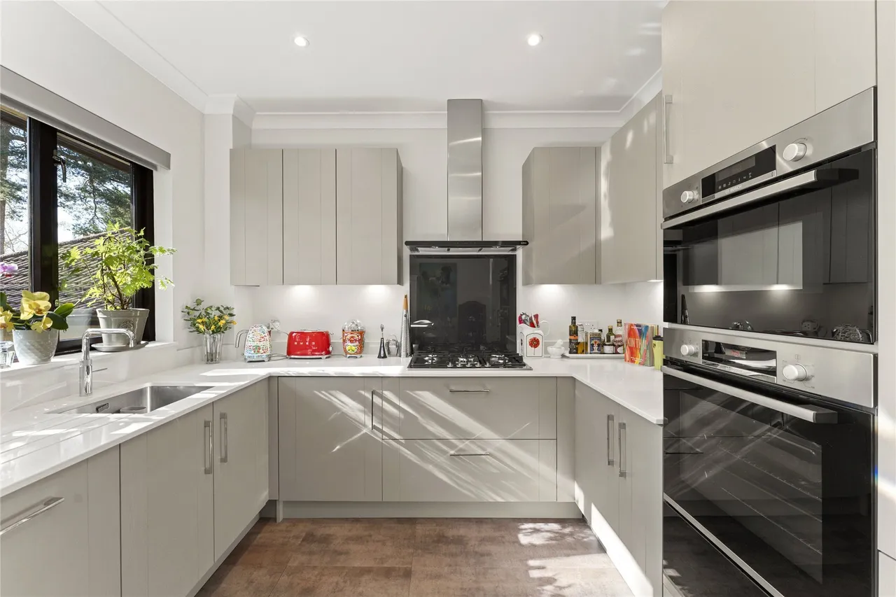 The Gables, Oxshott, KT22, photo 3