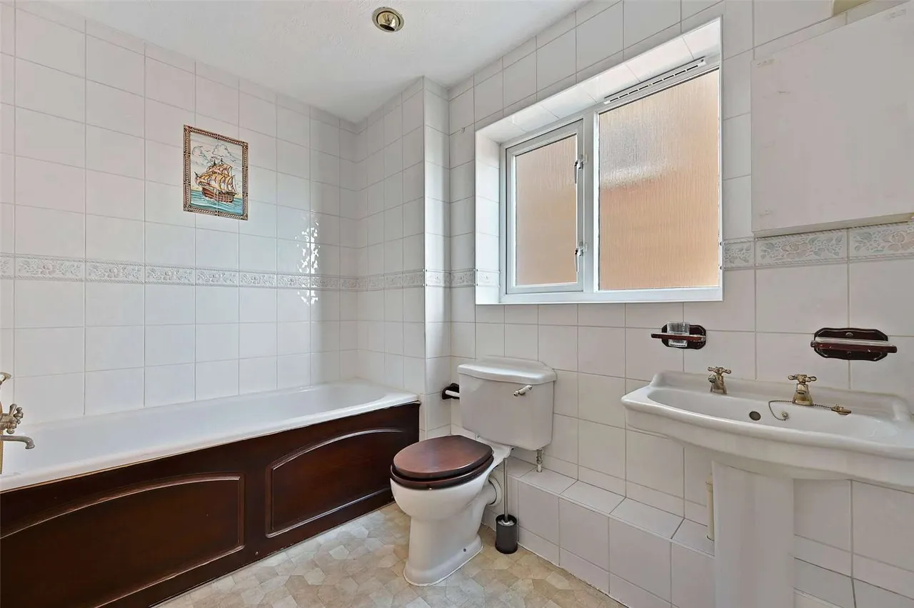 Thellusson Way, Rickmansworth, Hertfordshire, WD3 8RL, photo 8