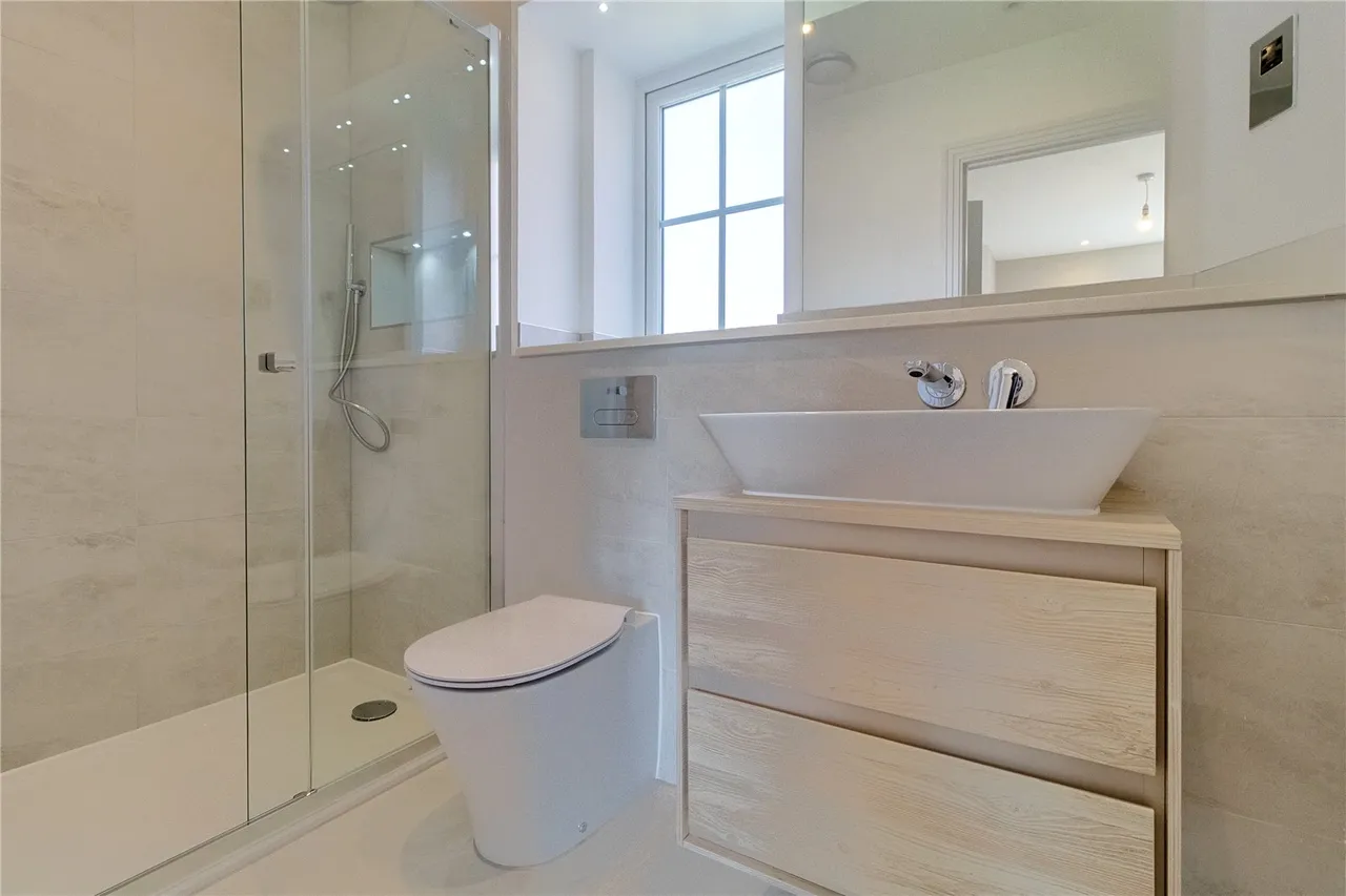 Moor Lane, Staines-Upon-Thames, TW18, photo 6