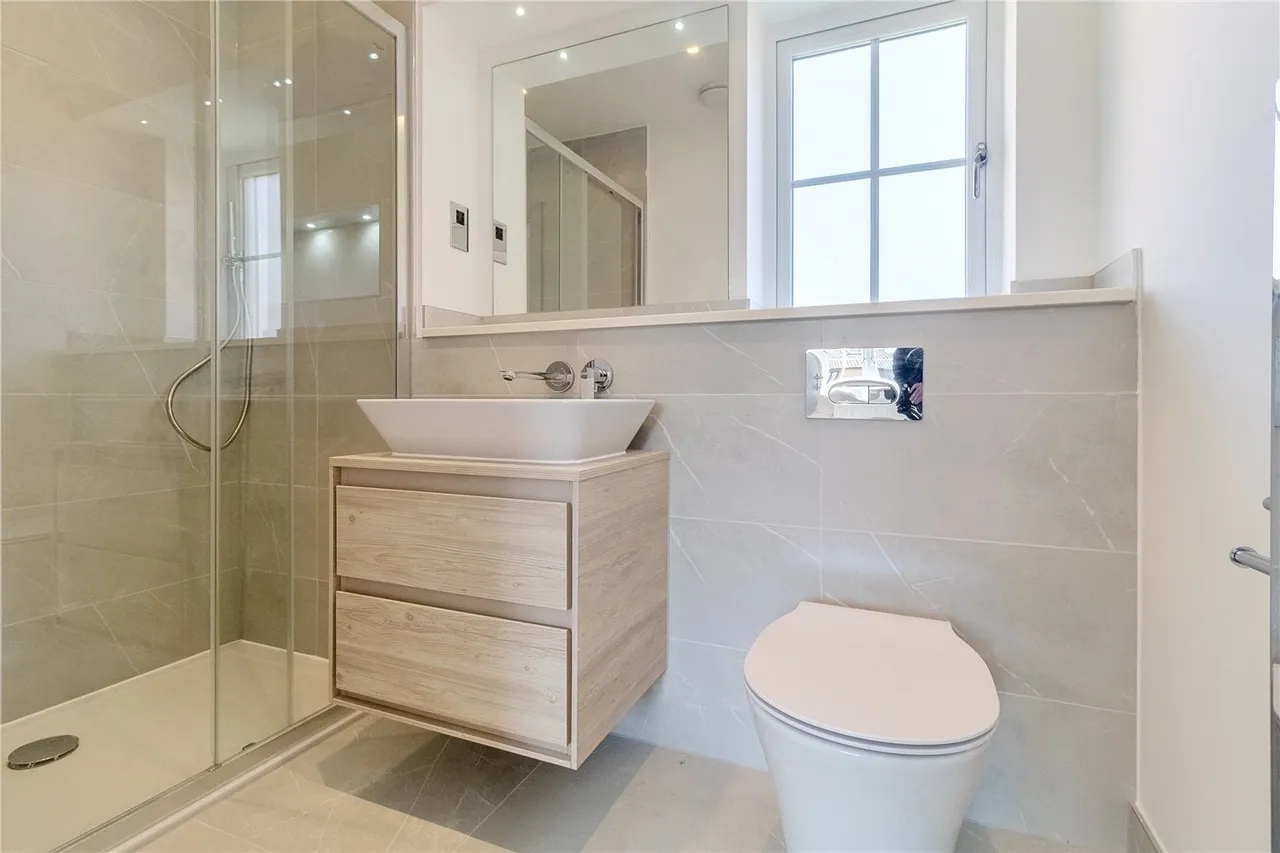 Moor Lane, Staines-Upon-Thames, TW18, photo 4