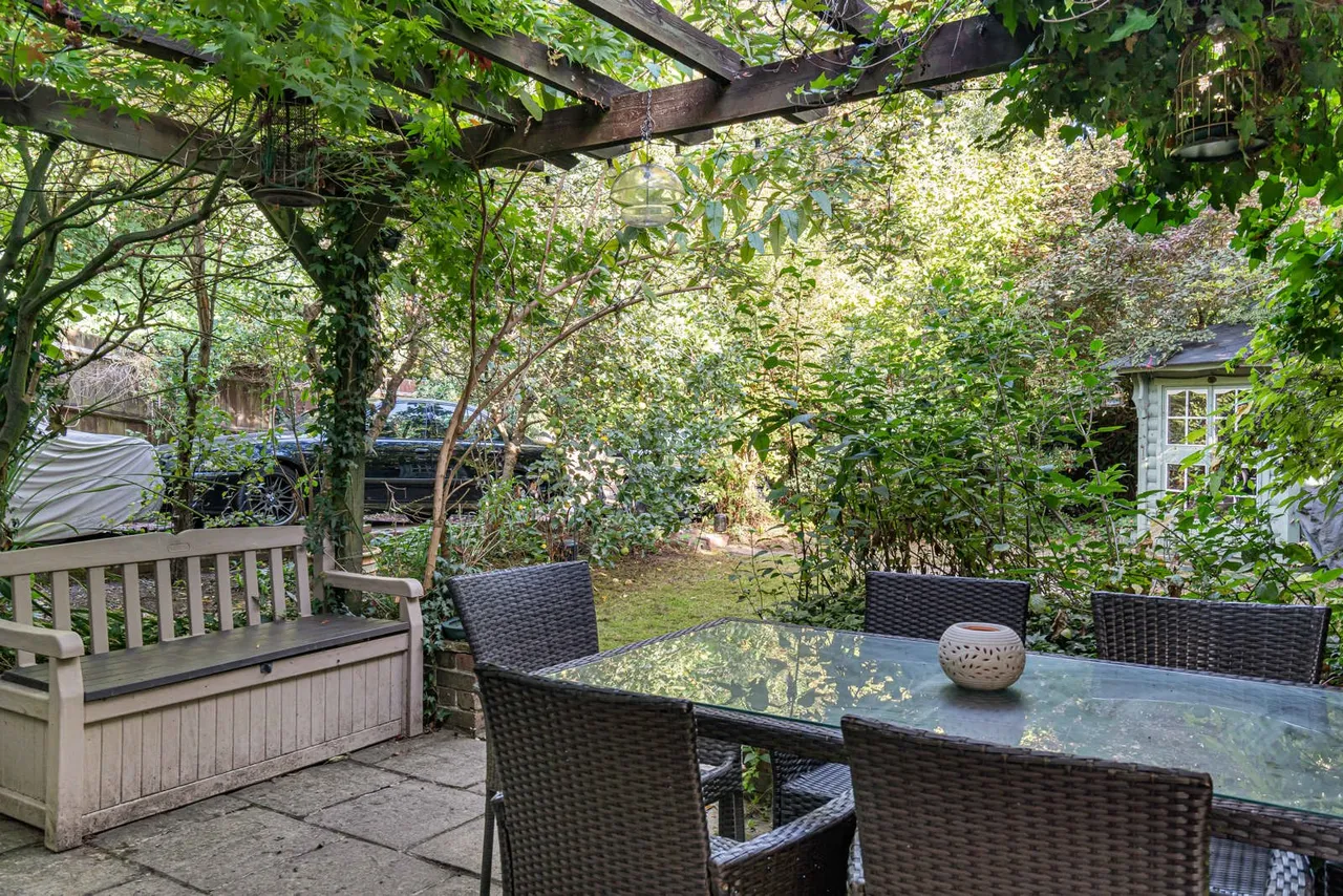 St. Johns Road, St Johns, GU21, photo 21