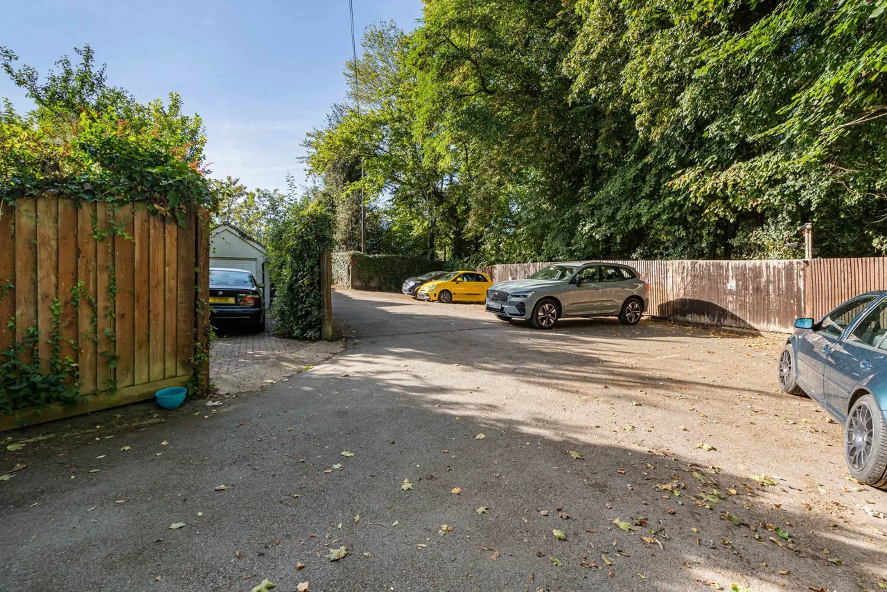 St. Johns Road, St Johns, GU21, photo 16