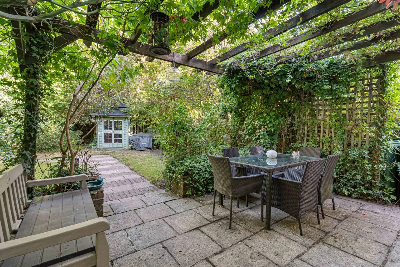 St. Johns Road, St Johns, GU21, photo 12