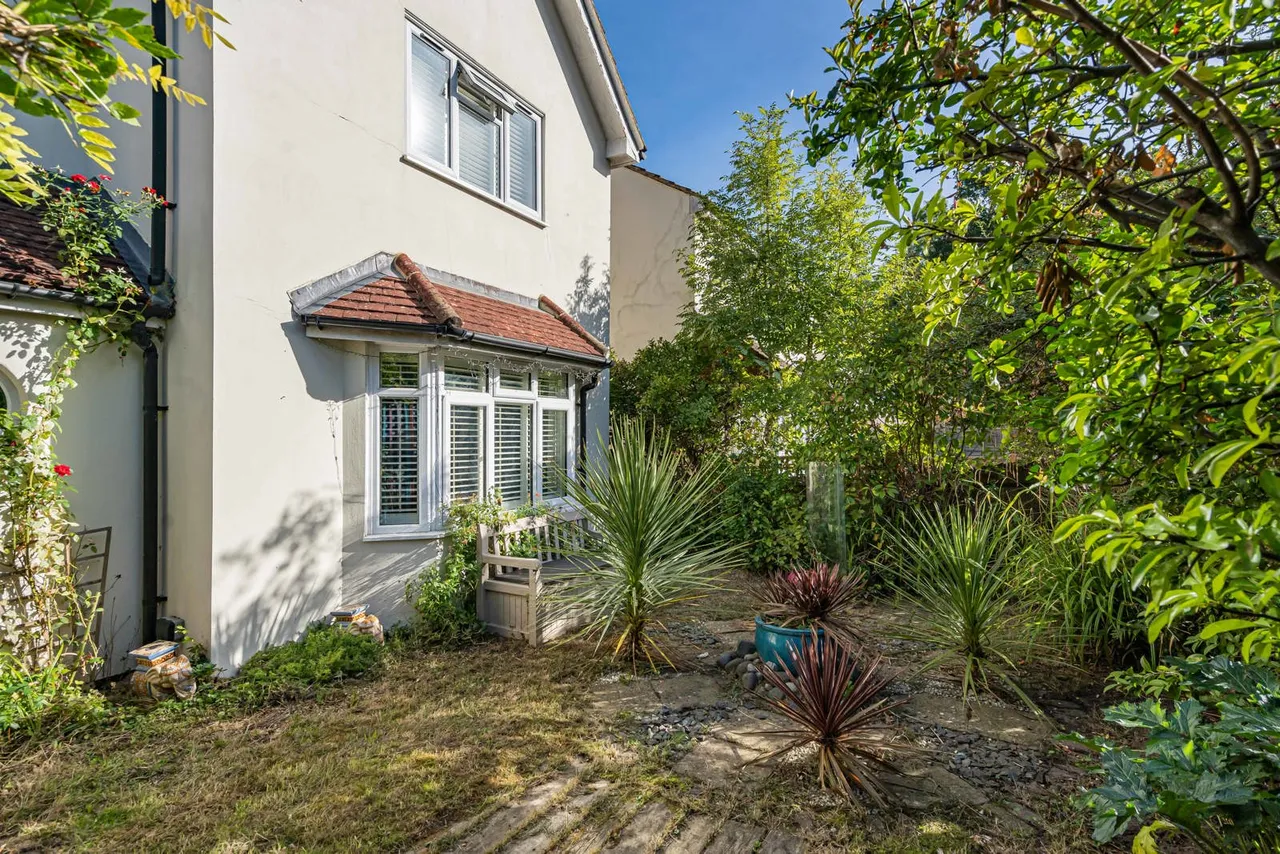 St. Johns Road, St Johns, GU21, photo 26