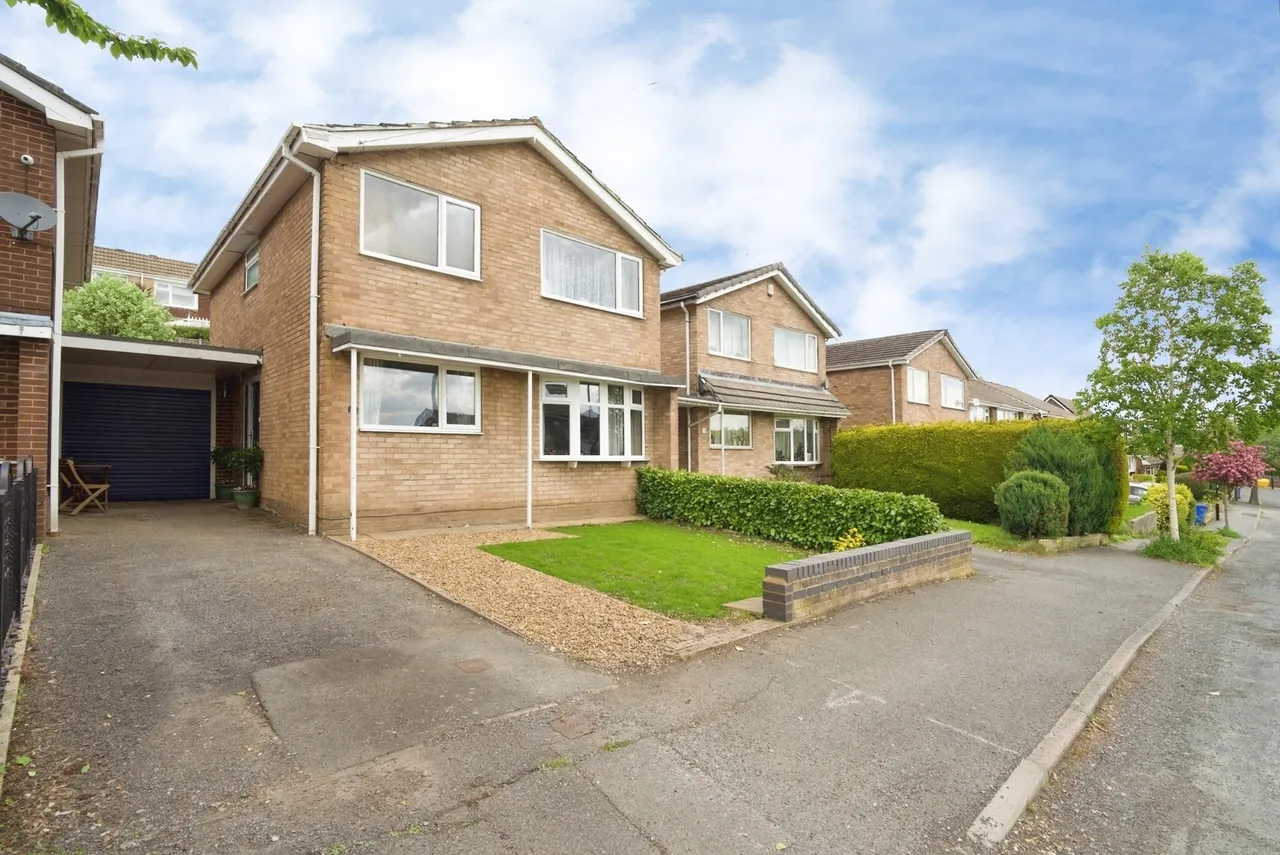 4 bed house for sale — Woodstock Road, Loxley, Sheffield, S6