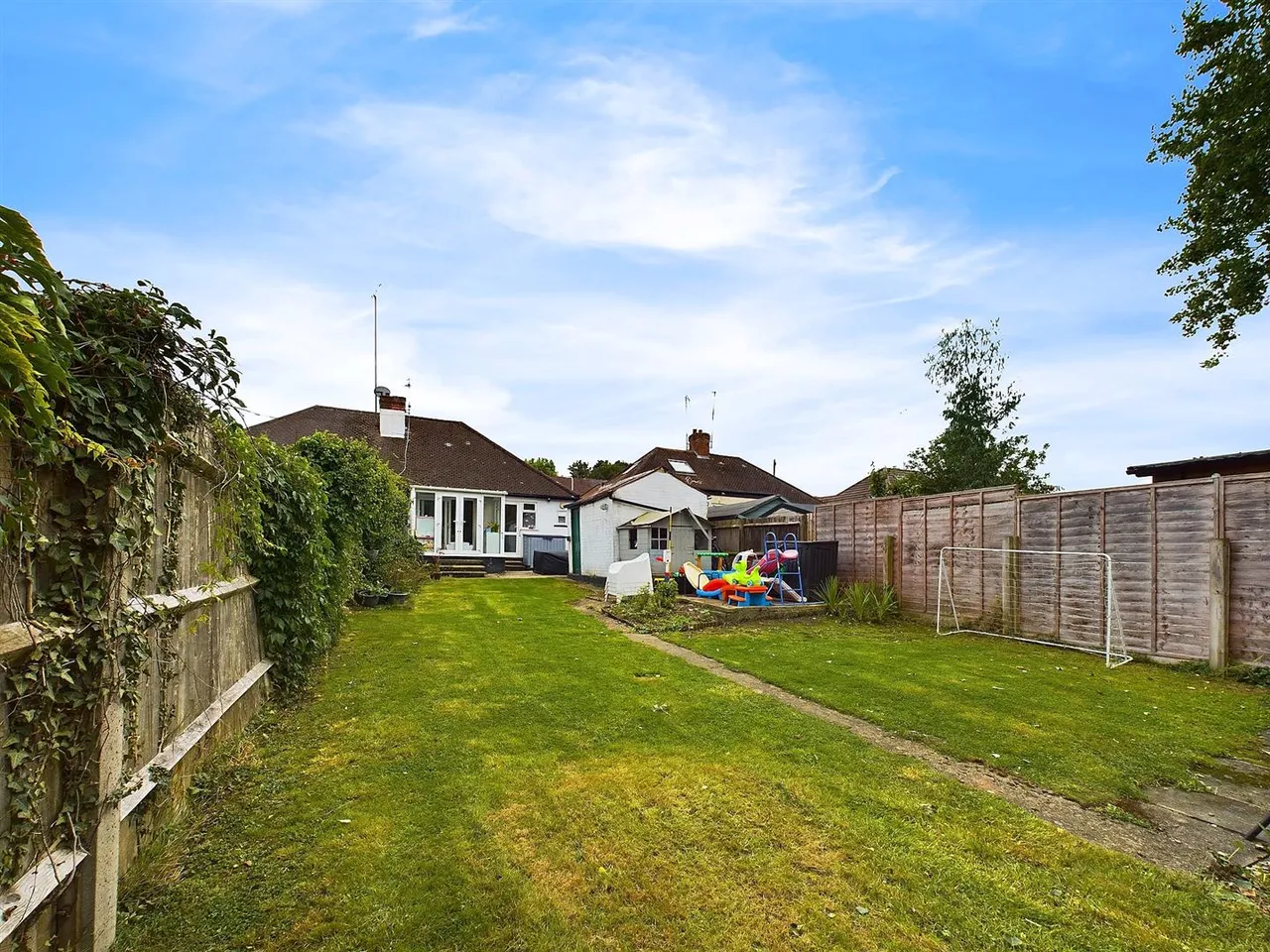 Woodville Gardens, Ruislip, HA4 7ND, photo 2