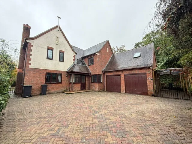 4 bed house to rent, Castlemews, BH24