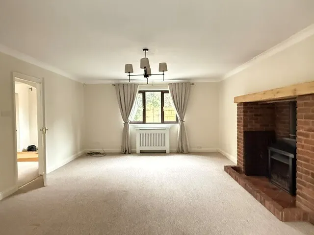 Castlemews, BH24, photo 5