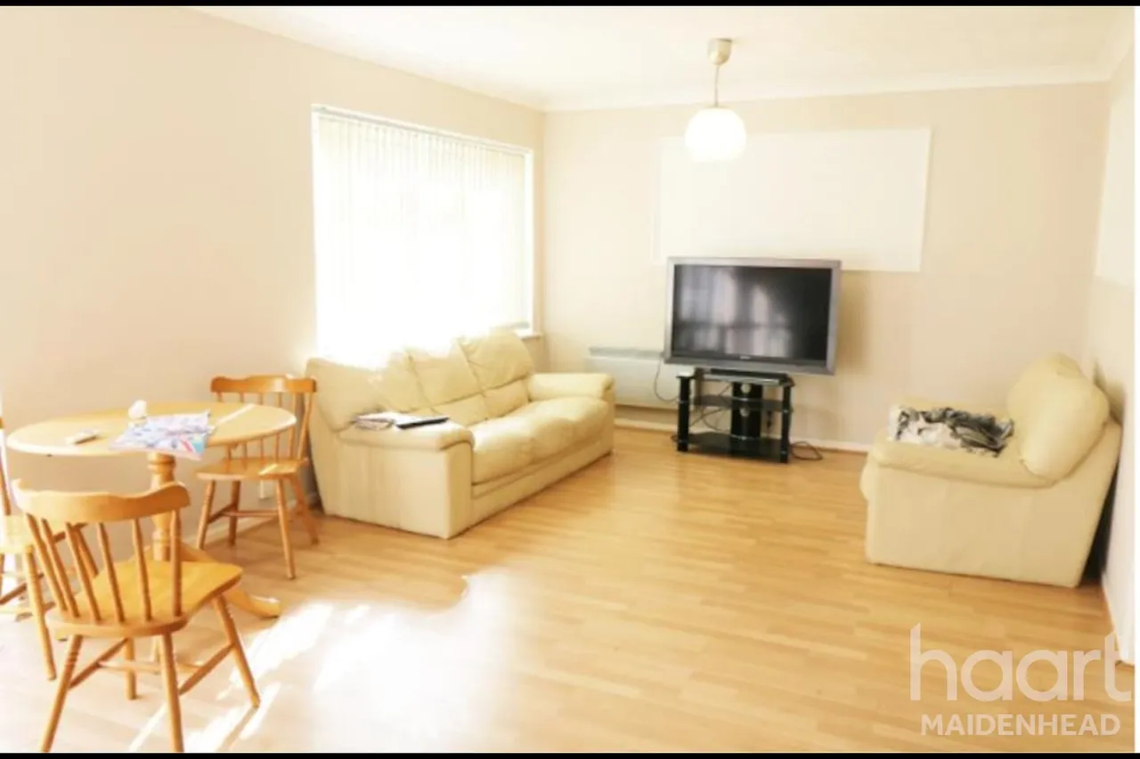 Family Home in Norden Close, SL6, photo 5