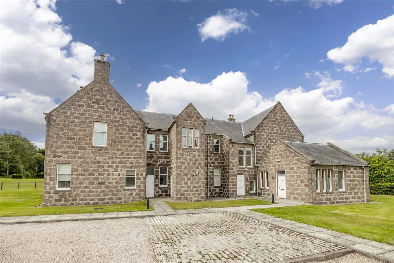 2 bed flat for sale, Bacchante Way, Kingseat, AB21