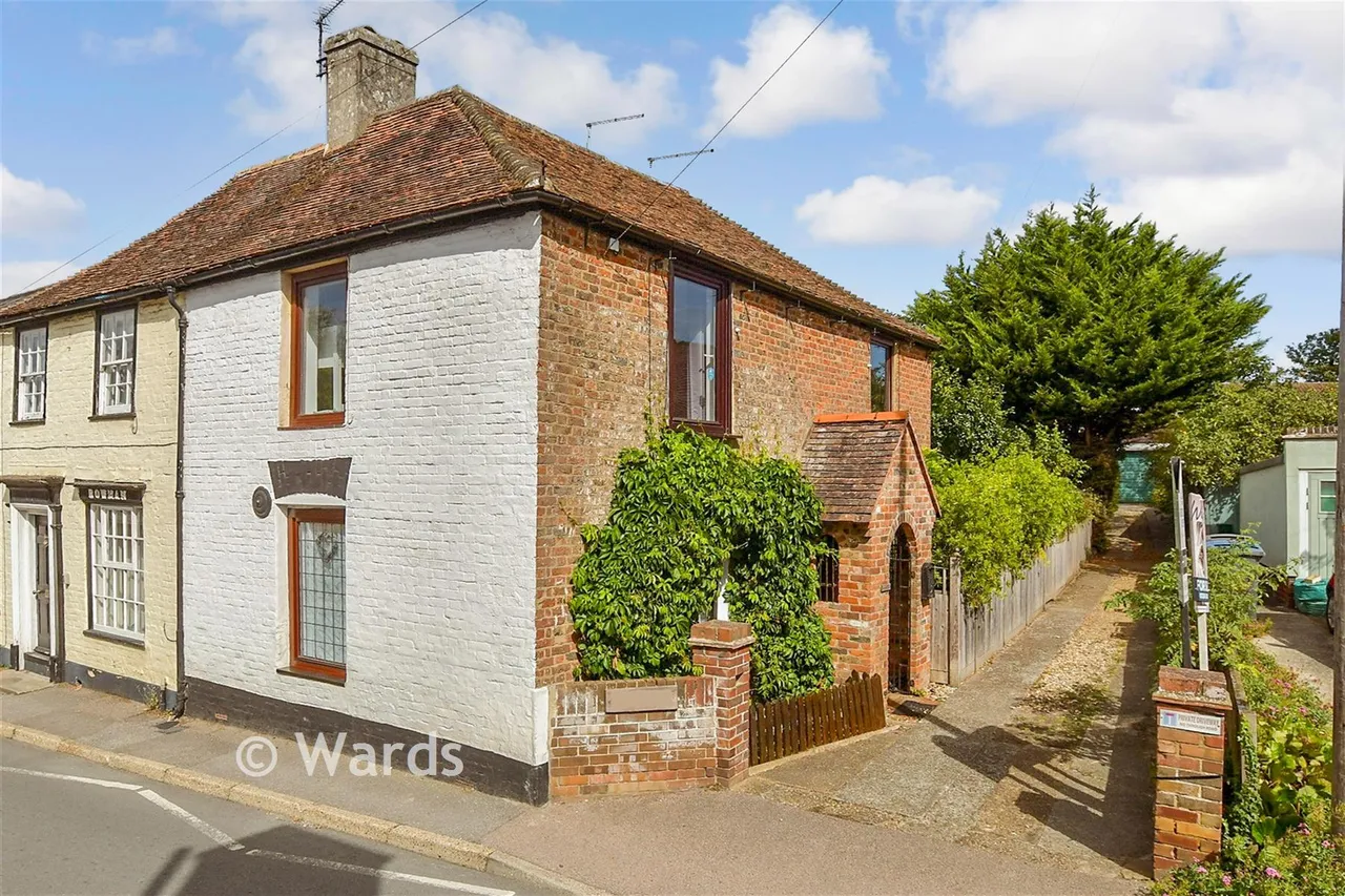 2 bed flat for sale, High Street, Eastry, CT13