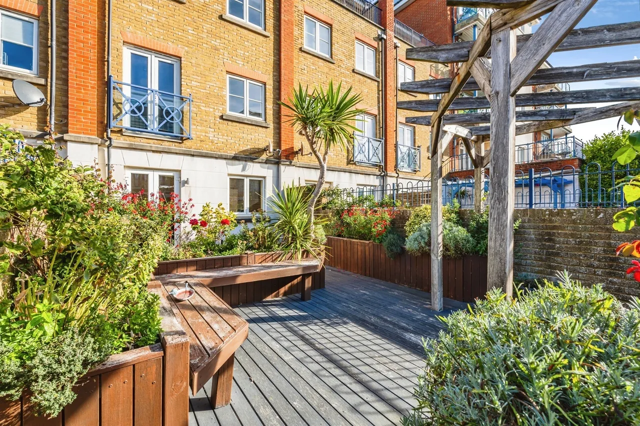 Dominica Court, Eastbourne, BN23, photo 19
