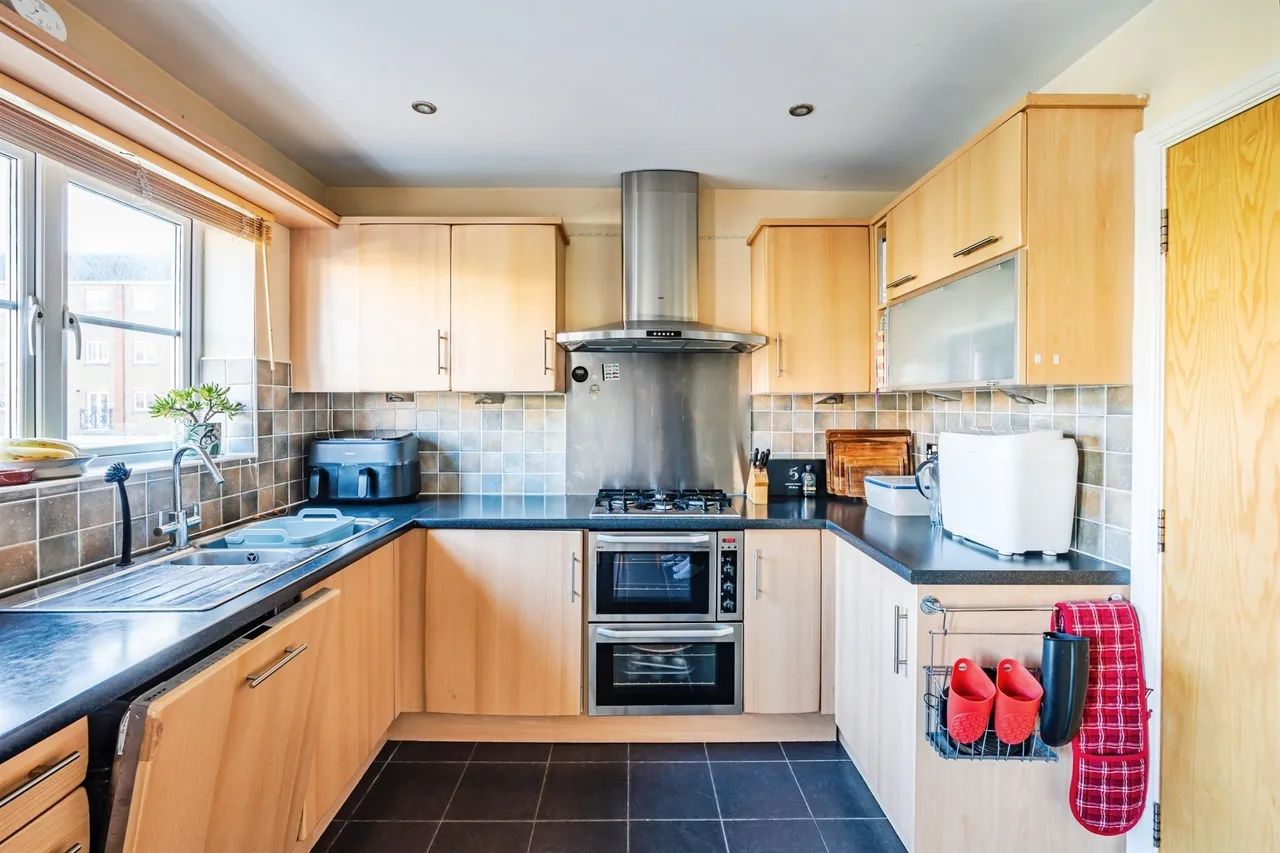 Dominica Court, Eastbourne, BN23, photo 4