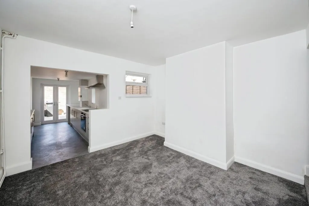 Queen Street, Kirkby-in-Ashfield, NG17, photo 4