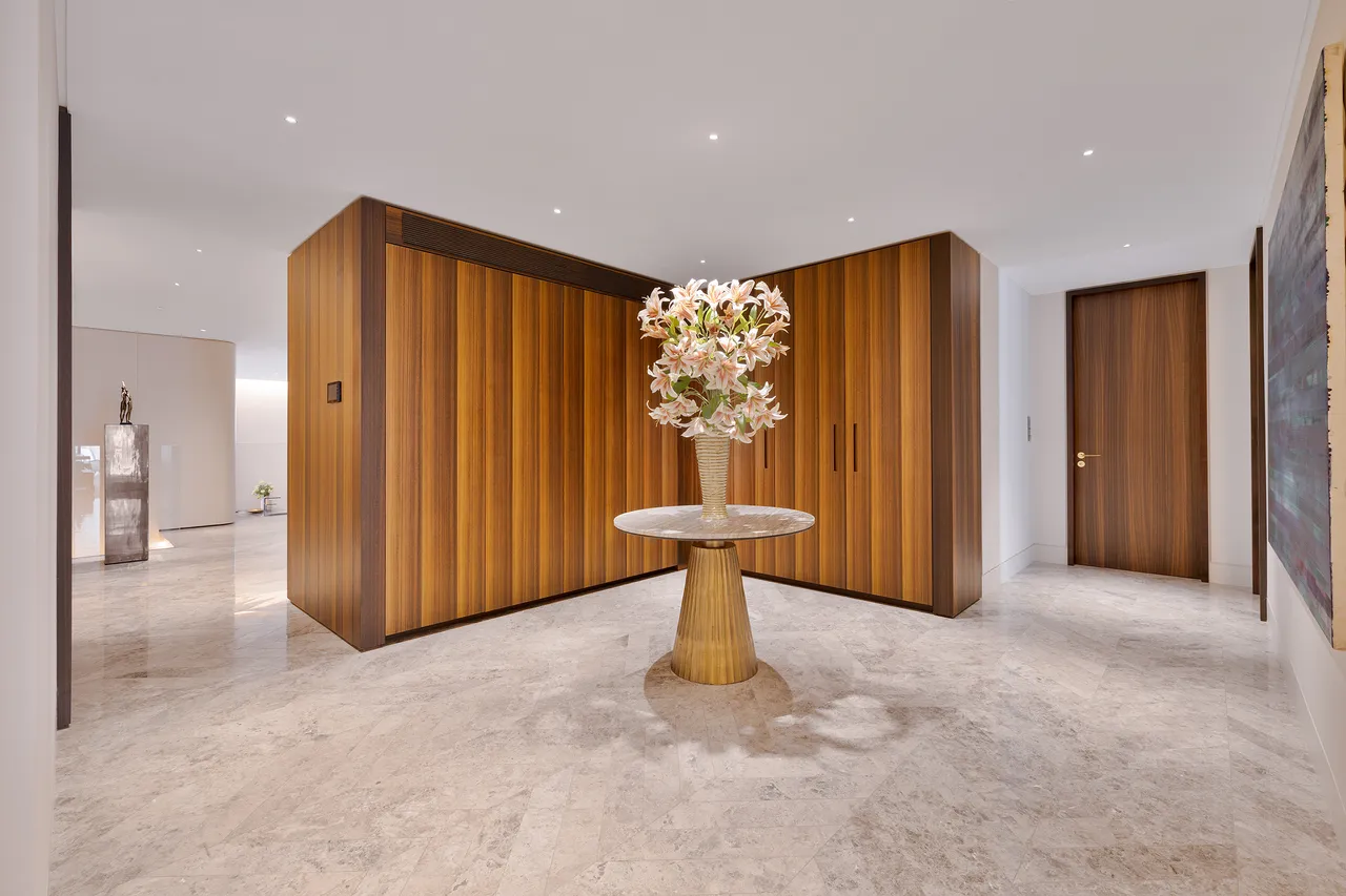 Stanhope Gate, Mayfair, London, photo 3