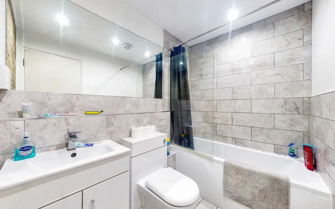 Orchard Place, London, photo 7