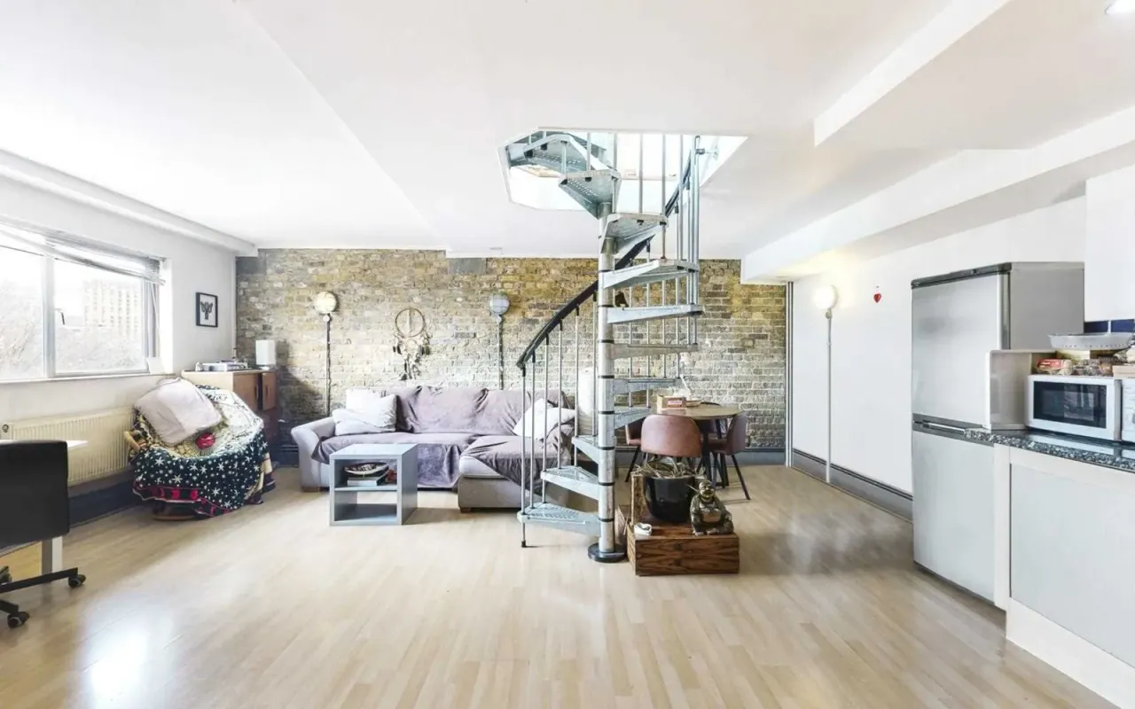 Orchard Place, London, photo 2
