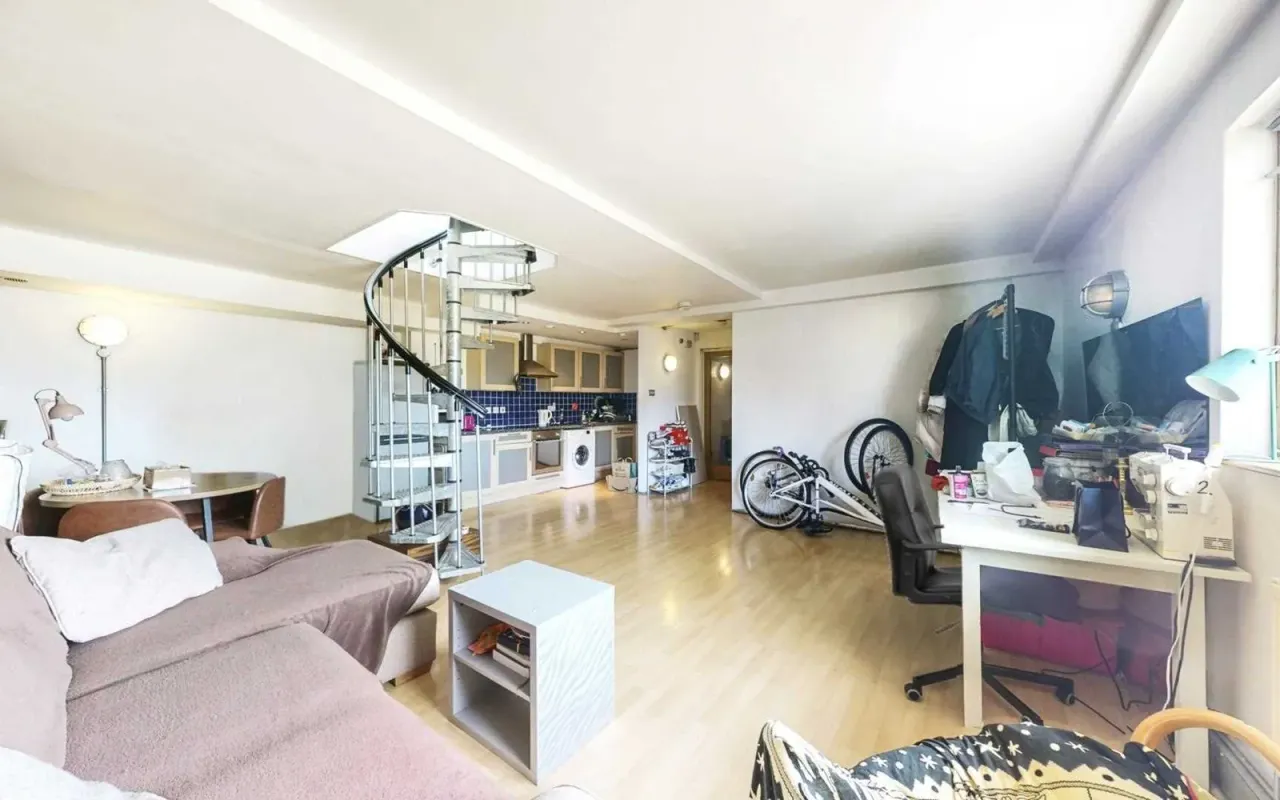 Orchard Place, London, photo 4