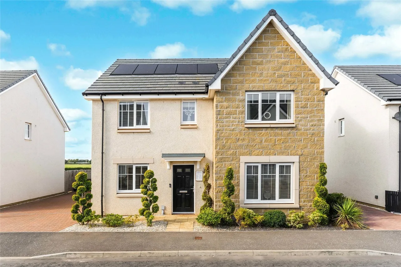 2 bed house for sale, Main Road, MacMerry, EH33