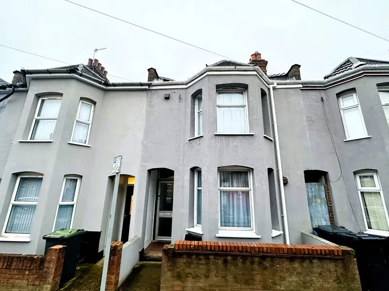 3 bed property for sale — Belmont Road, Luton LU1 1LL