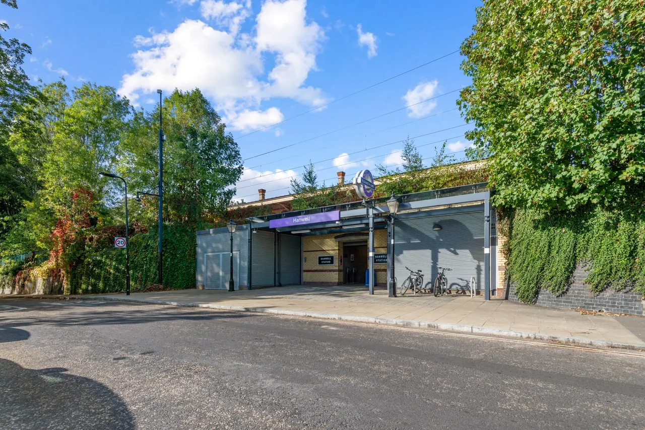 Greenford Avenue, Hanwell, W7, photo 8