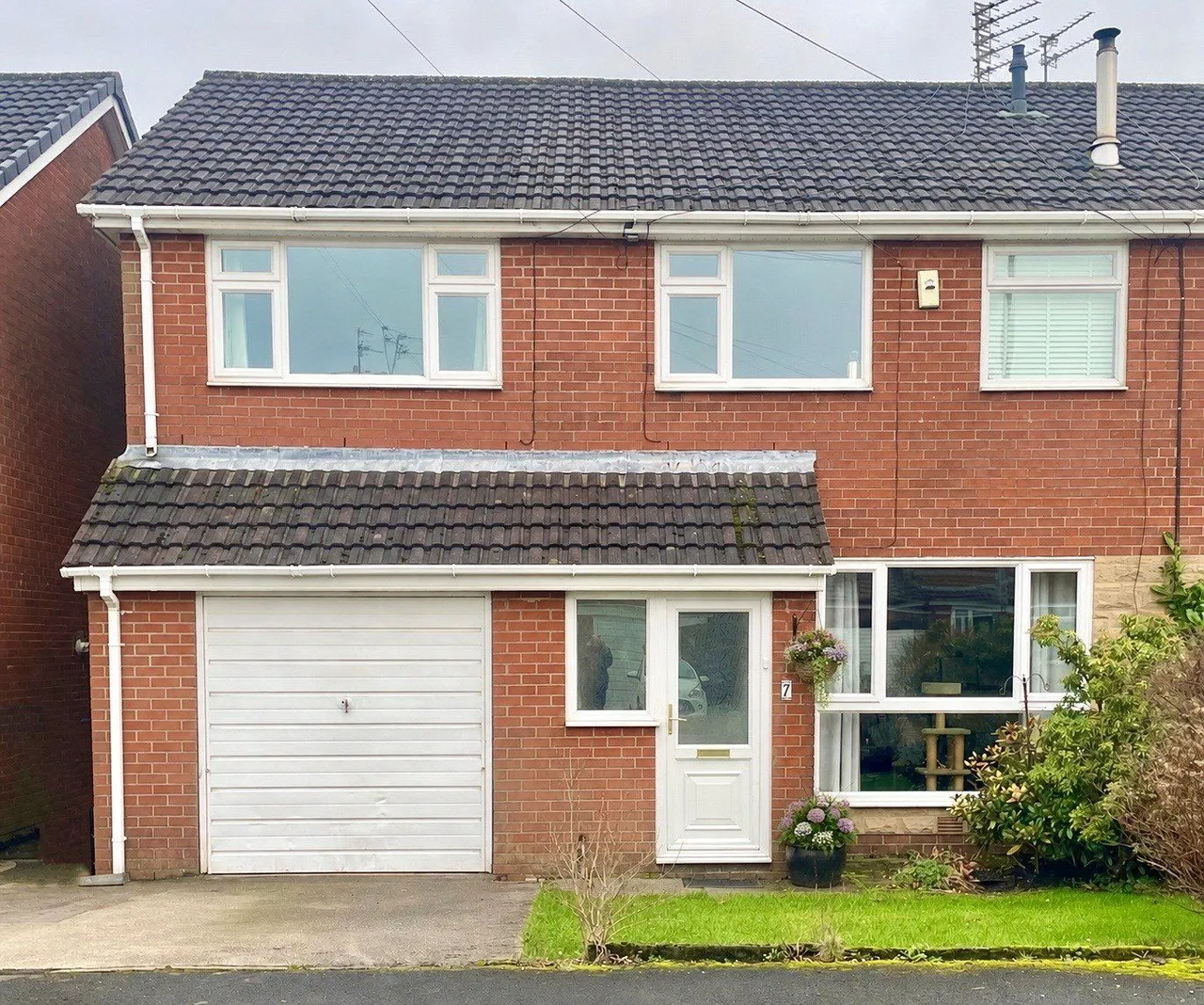 4 bed house for sale, Temple Close, Lees, OL4