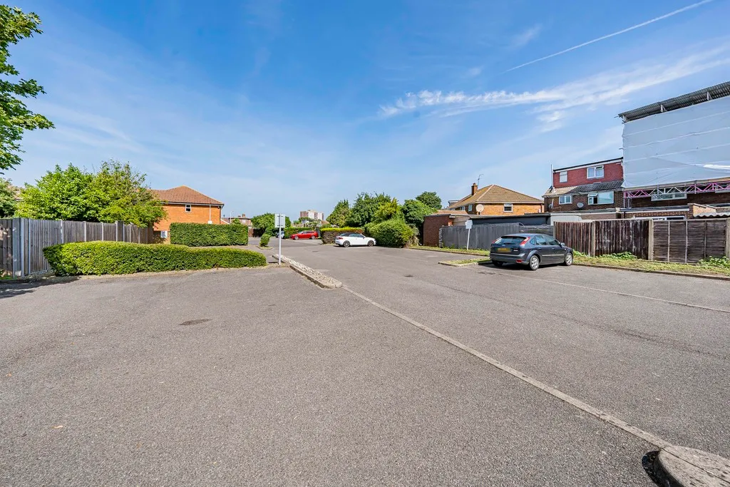 Homefield Close, Hayes, UB4, photo 22