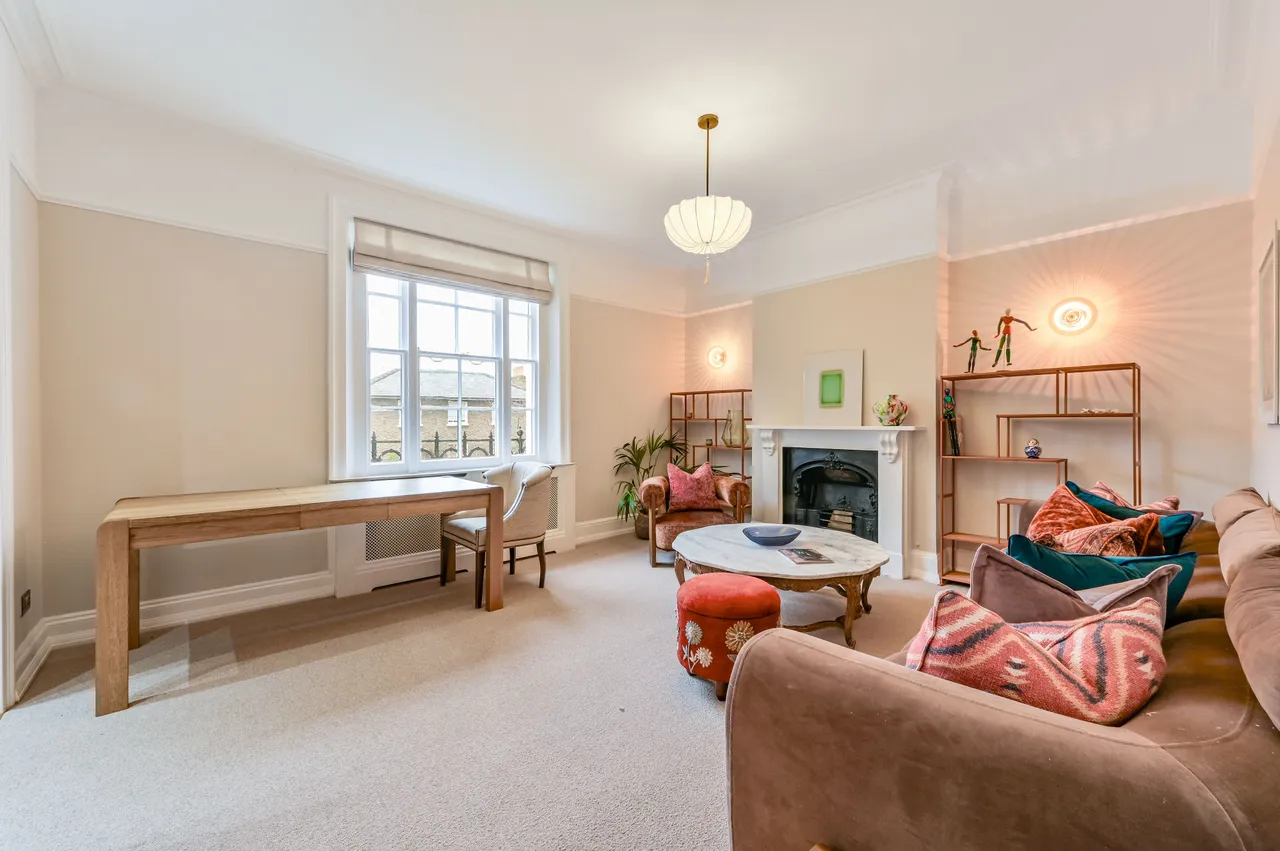 4 bed flat to rent — First and Second Floor, 3 Hill Road, London