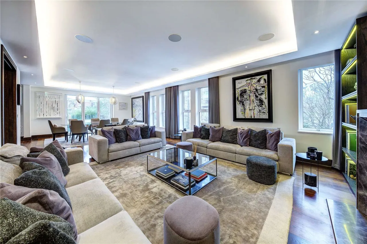 3 bed flat for sale — Logan House, 1 Logan Place, London, W8 6QN