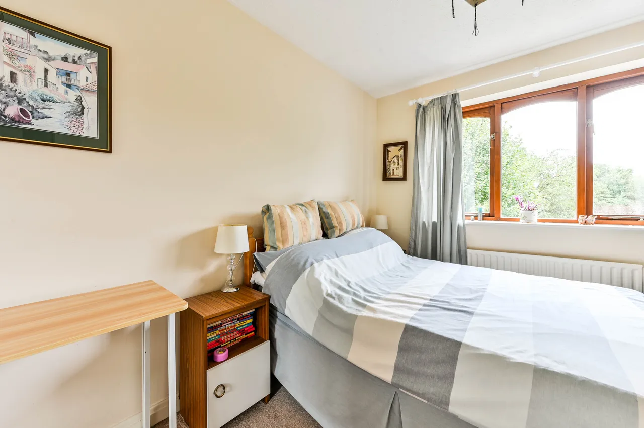 Woking, GU24, photo 9