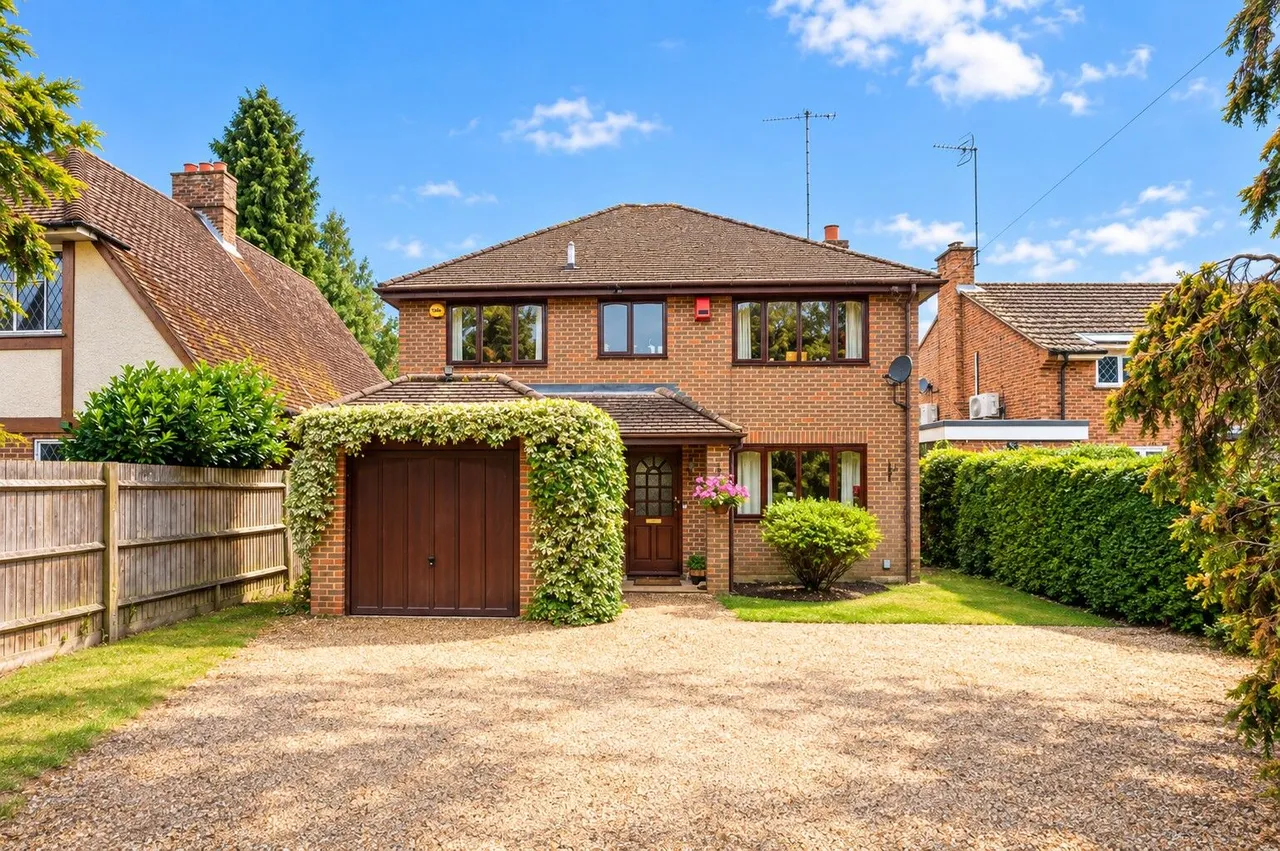 4 bed house for sale, Woking, GU24