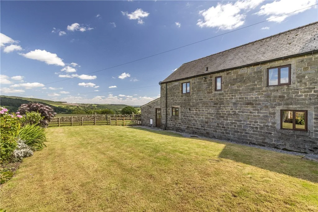 Low Snowdon, Otley, LS21, photo 2
