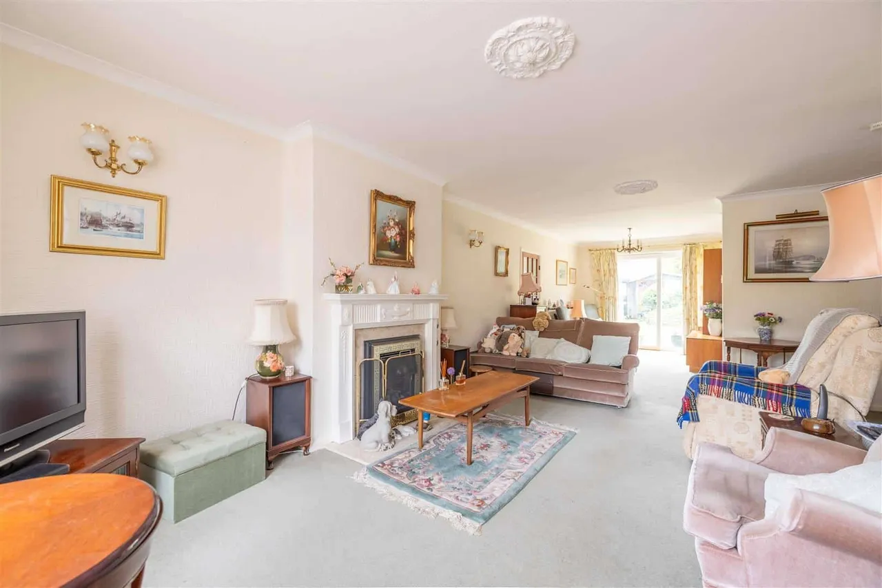 Addington Close, Windsor, SL4 4BP, photo 2