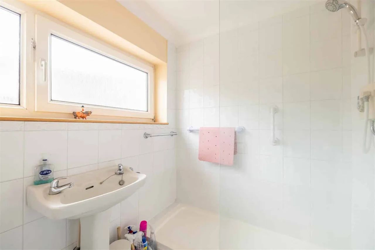Addington Close, Windsor, SL4 4BP, photo 11