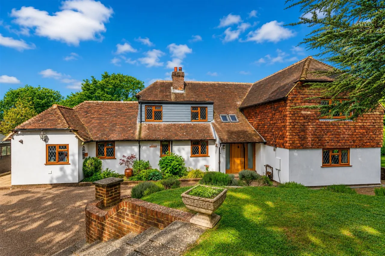 4 bed house for sale — Lewes Road, Ridgewood, Uckfield, TN22 5SL