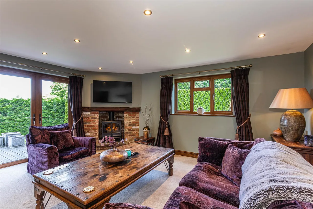 Lewes Road, Ridgewood, Uckfield, TN22 5SL, photo 5