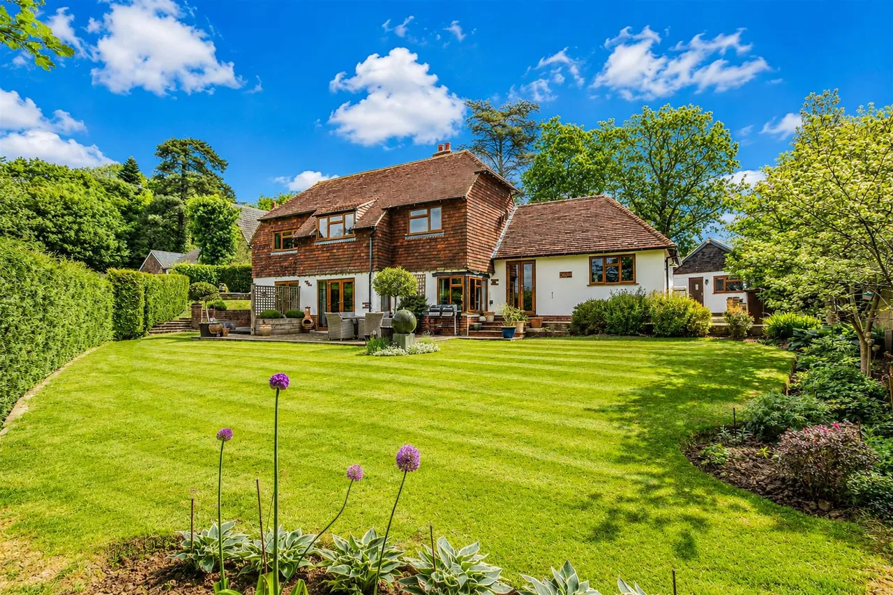 Lewes Road, Ridgewood, Uckfield, TN22 5SL, photo 3