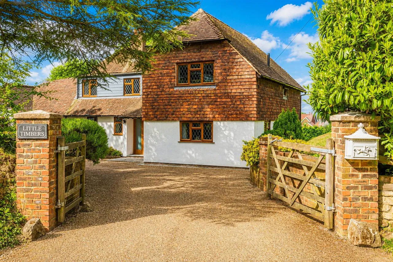 Lewes Road, Ridgewood, Uckfield, TN22 5SL, photo 2