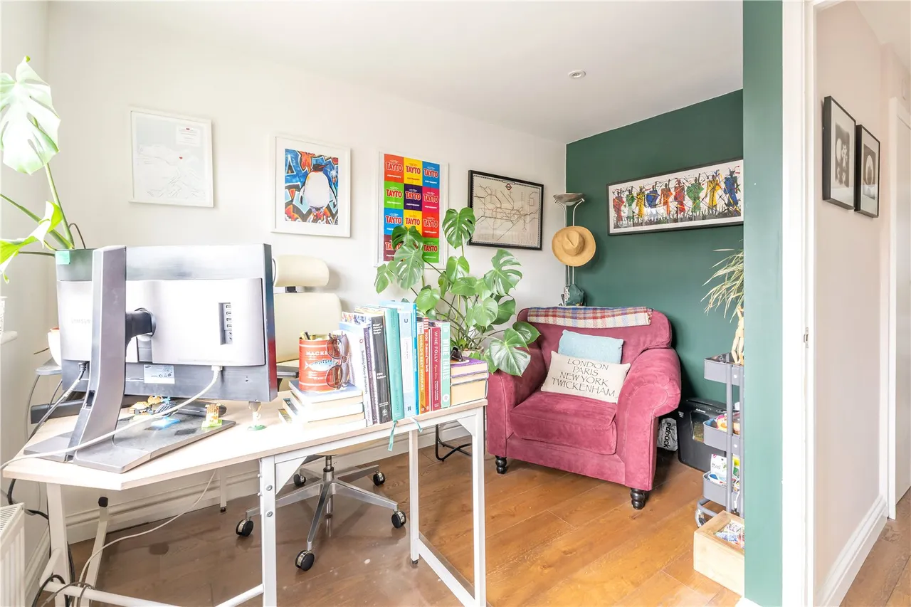 Wordsworth Road, Hampton, TW12 1EW, photo 9