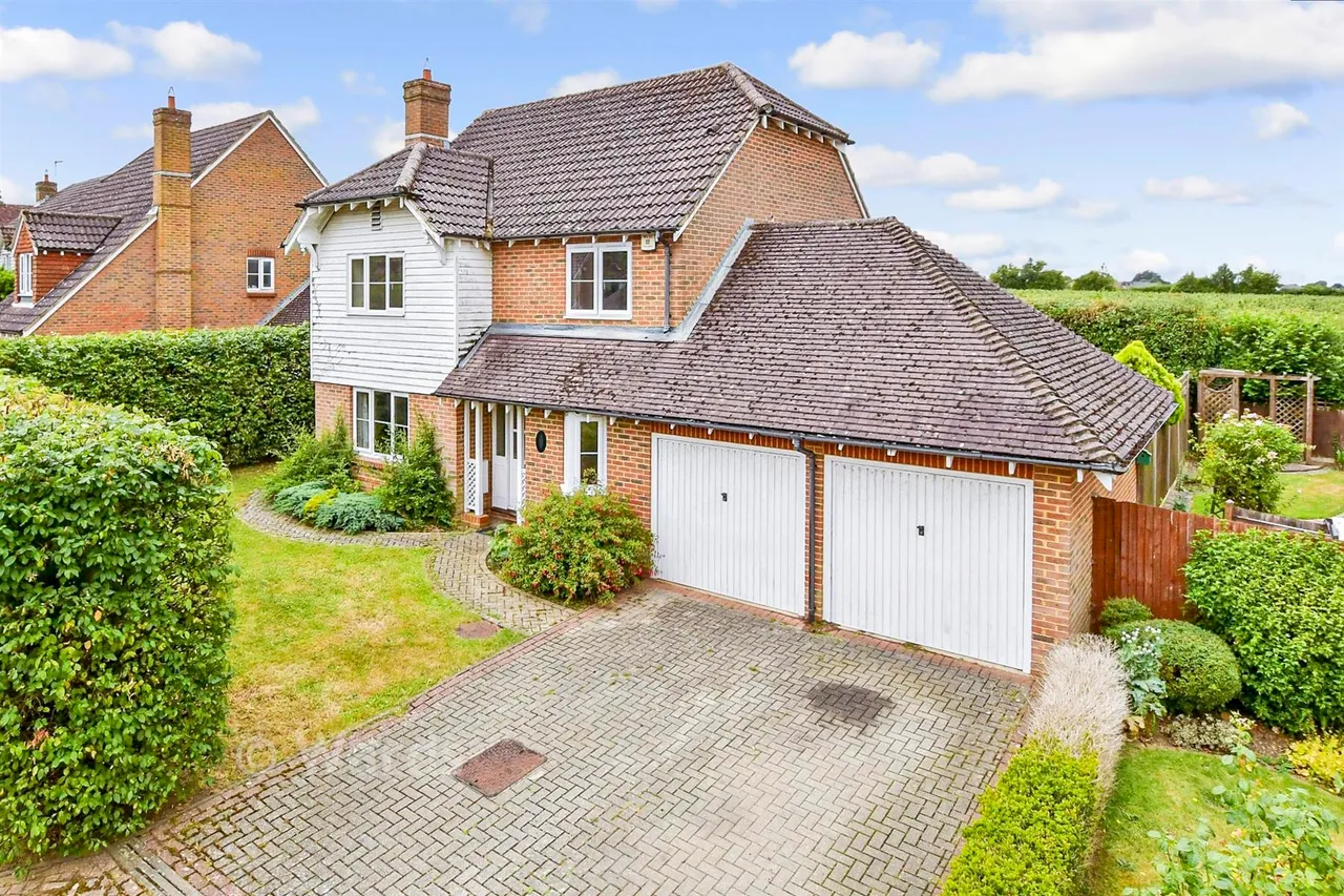 4 bed house for sale, Carmans Close, Loose, ME15