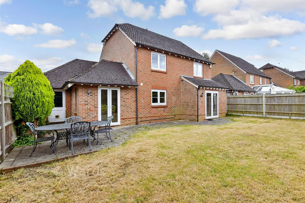 Carmans Close, Loose, ME15, photo 2