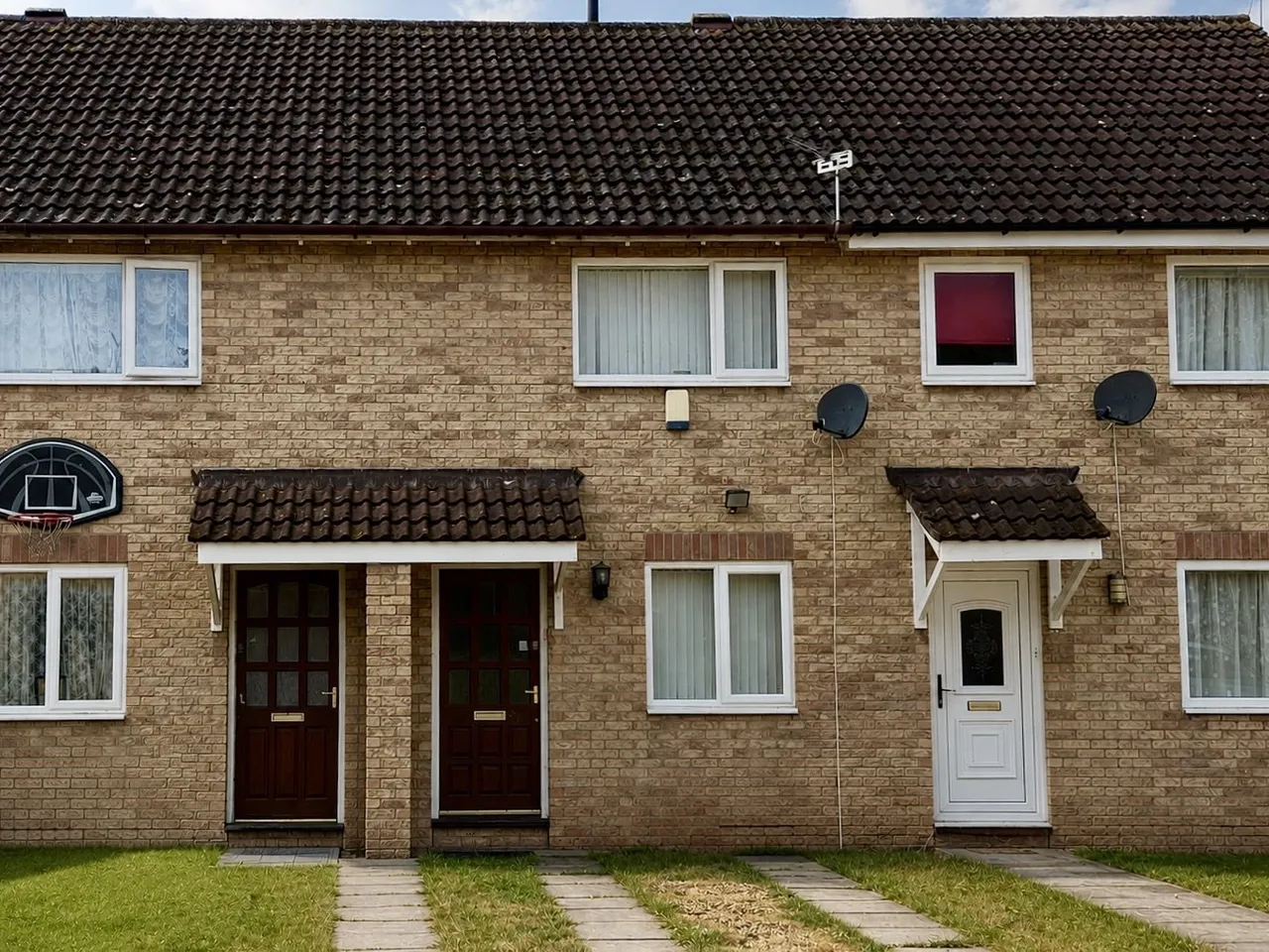 2 bed house for sale — Horwood Close, Splott, Cardiff