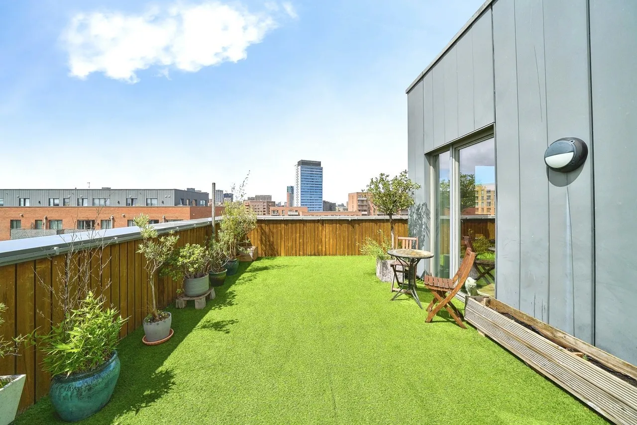 2 bed flat for sale — Robertson Road, LONDON, London, E16