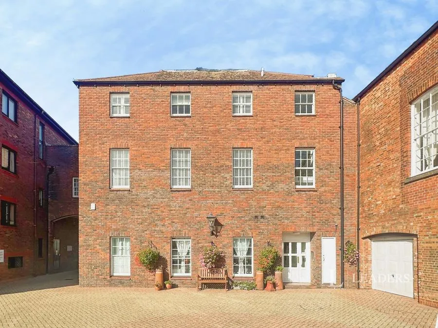 North Street, Gosport, PO12, photo 14