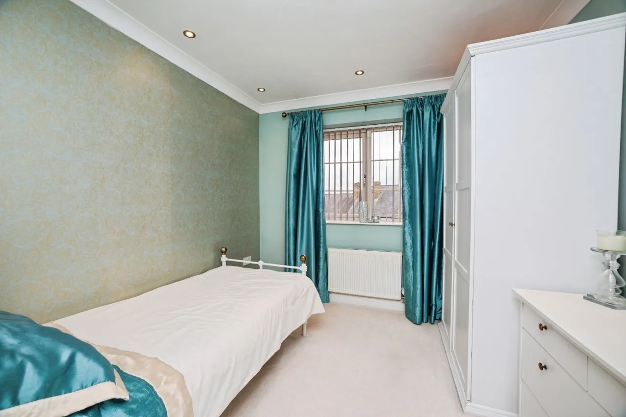 King Street, Hoyland, S74, photo 18