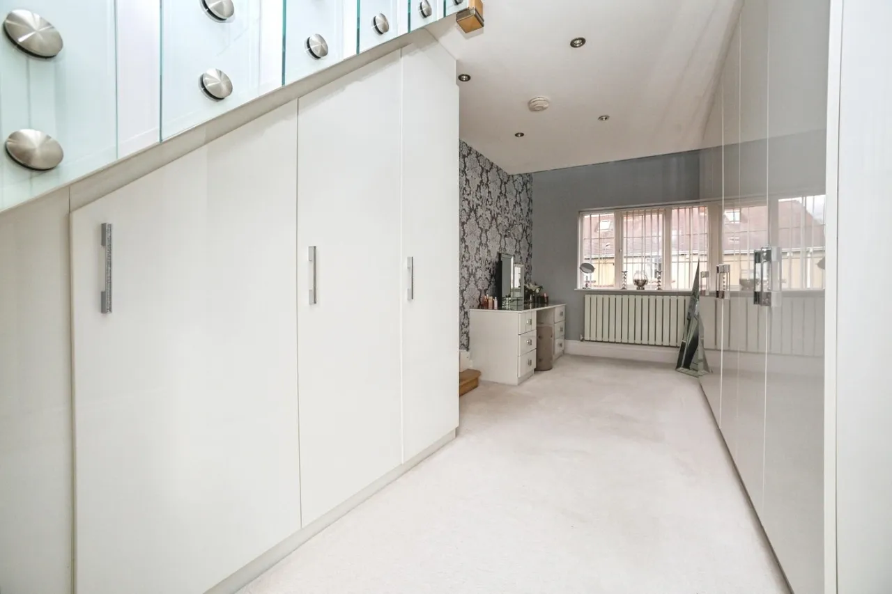 King Street, Hoyland, S74, photo 11