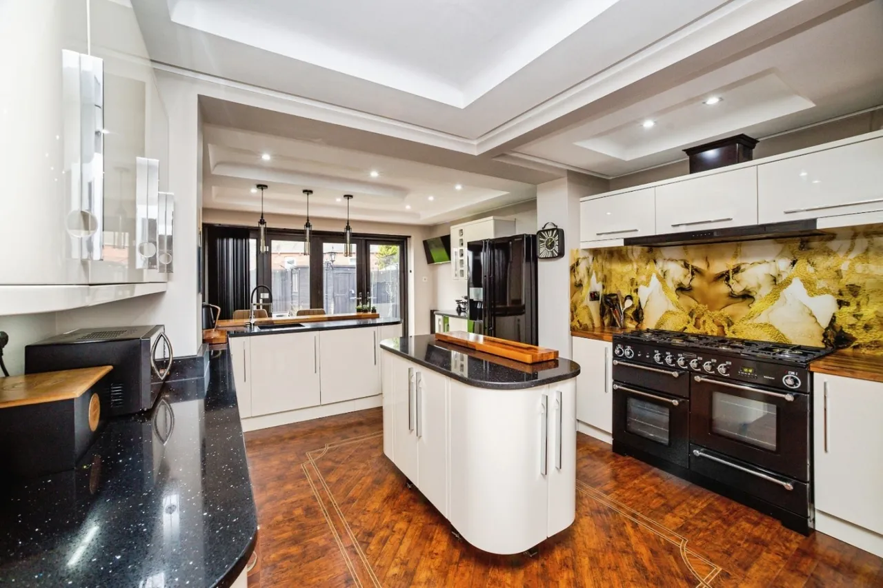King Street, Hoyland, S74, photo 7
